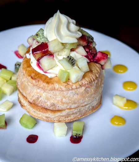 Tropical Vol-au-vents with Passion Fruit Curd Vol Au Vent Recipe, Fruit Curd, Vegetable Cutlets, Venison Burgers, Passion Fruit Curd, Vanilla Mug Cakes, Best Pies, Raspberry Coulis, Amazing Food Recipes