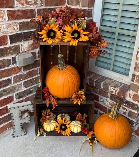 Diy Fall Porch Decor Dollar Tree, Fall Decor Ideas For The Porch, Fall Entryway Decor Outdoor, Fall Outside Decor, Fall Yard Decor, Fall Porch Ideas, Fall Front Porch Decor Ideas, Fall Decor Diy Crafts, Fall Decor Dollar Tree