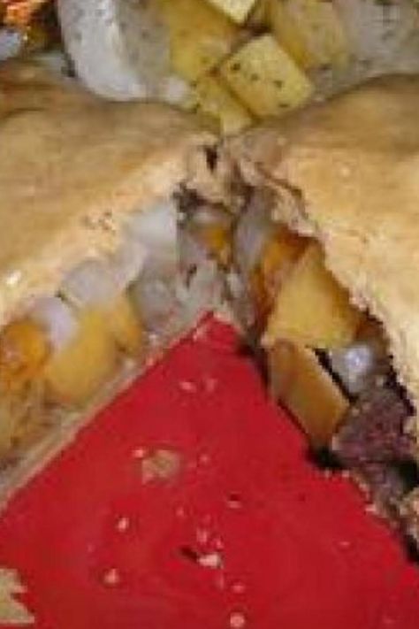 Traditional Yooper Pasties Yooper Pasties, Pasty Recipe, Pasties Recipes, Baked Macaroni, Dinner Meal, Macaroni Cheese, Meal Recipes, Lunch Box Recipes, Shortening