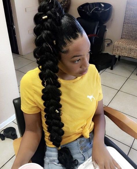 Weave pony hairstyle for black girls Tan Skin Blonde Hair, High Ponytail Hairstyles, Weave Ponytail Hairstyles, Weave Ponytail, Easy Hairstyles For Medium Hair, Braided Ponytail Hairstyles, A Pony, Hair Ponytail Styles, Sleek Ponytail