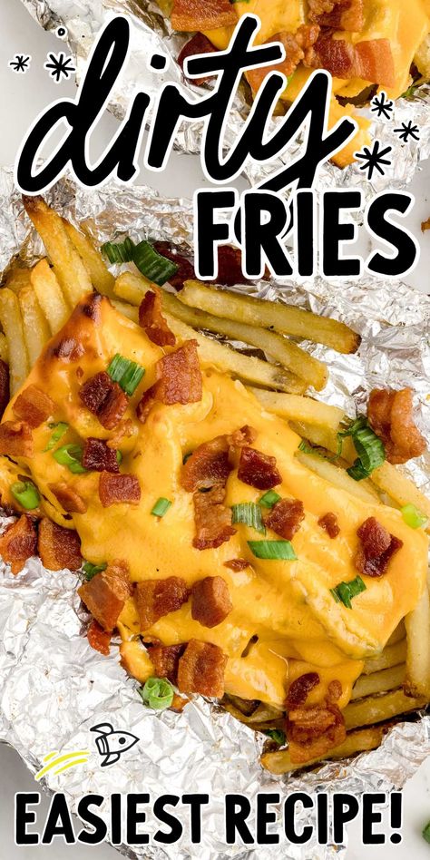 Our dirty fries are cheesy and irresistible. Cooked on the barbecue or campfire, they are the perfect treat when you are looking for something to snack on. Bacon Cheese Fries, Dirty Fries, Cheesy Fries, French Fries Recipe, Bacon Fries, Loaded Fries, Potato Recipes Side Dishes, Fries Recipe, Campfire Food