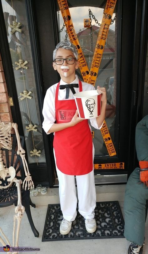 Kernal Sanders Kfc, Guy Scarecrow Costume, Kfc Guy, Colonel Sanders Costume, Camper Halloween, Kfc Man, Scarecrow Contest, Men Costumes, Value Village