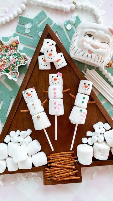 Snowman Marshmallows, Marshmallow Skewers, Xmas Sweets, Hot Cocoa Party, Thanksgiving Planning, Cocoa Party, Dark Food, Snowmen Activities, Winter Baking