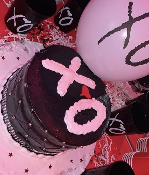 The Weeknd Cake, Weeknd Birthday, Clueless Party, The Weeknd Birthday, Chanel Birthday Party Decoration, Xo Aesthetic, 27th Birthday Cake, Xo The Weeknd, Monster Birthday Cakes