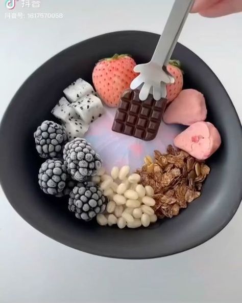 ASMR🍜 on Instagram: "Cr: @?  #asmr #asmrsounds  #asmrcommunity #asmrvideo  #mukbang #mochi #edit #edits  #yummy  #eat #eathealthy #eating #food #foodblogger" Dehydrated Yogurt Bowl, Smoothie Yogurt Bowl, Yogurt Bowl Ideas Healthy, Aesthetic Yogurt Bowls, Dry Yogurt Bowl, Yogurt Aesthetics, Healthy Snacks Aesthetic, Clean Girl Food, Dehydrated Yogurt