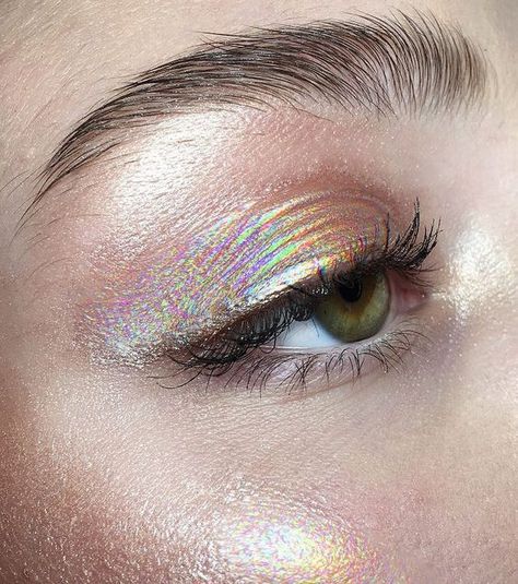 make-up, eyes, eyeshadow, holographic Makeup Zombie, Holographic Makeup, Drag Make-up, Make Up Inspiration, Smink Inspiration, Makijaż Smokey Eye, Makeup Hacks, Kesha, Smokey Eyes