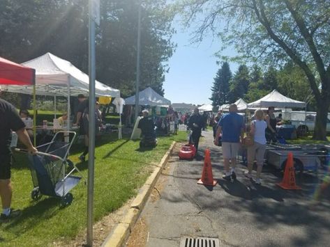 People Drive From All Over Washington To Try Pies By Ronna At The Moses Lake Farmers Market Moses Lake Washington, Pnw Travel, Space Needle Seattle, Olympic Mountains, Lake Washington, Evergreen State, Market Day, Entertainment Ideas, Delicious Pies