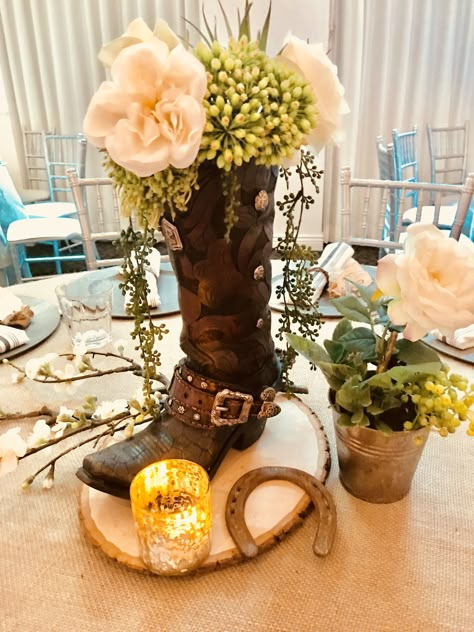 Western Quinceanera Ideas, Western Wedding Centerpieces, Quince Centerpieces, Western Centerpieces, Western Wedding Decorations, Simple Beach Wedding Ideas, Western Wedding Ideas, Mexican Wedding Ideas, Quinceanera Centerpieces