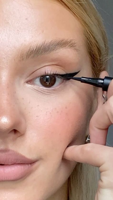 daniellemarcan on Instagram: THE CLOSE UP SERIES 🎥. eyeliner tutorial. I’m doing my everyday-half-eye-eyeliner here. The best tip I can give, especially if you have… Half Eyeliner, Cat Eye Eyeliner Tutorial, Eyeliner Tape, Cat Eye Eyeliner, Eye Eyeliner, Eyeliner Tattoo, Cat Eyeliner, Always Forever, Cat Eye Makeup