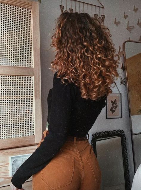 Dyed Curly Hair, Natural Curly Hair Cuts, Highlights Curly Hair, Curly Hair Photos, Colored Curly Hair, Haircuts For Curly Hair, Curly Hair Inspiration, Curly Hair Care, Curly Hair Cuts