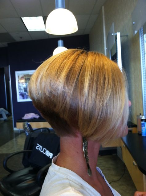 Nice inverted bob cut Short Inverted Bob Haircuts, Reverse Bob, Inverted Bob Short, Inverted Bob Haircuts, Inverted Bob Hairstyles, Stacked Bob Hairstyles, Bob Haircut For Fine Hair, Inverted Bob, Bob Hairstyles For Fine Hair