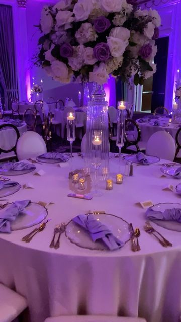 Wedding Venues Tangled, Wedding Venues Purple And White, Quince Decorations Ideas Purple, Purple Venue Wedding, Quince Venue Ideas Lavender, Light Purple 15 Decorations, Tangled Wedding Decorations, Purple Wedding Venue Decorations, Light Blue And Light Purple Wedding Theme