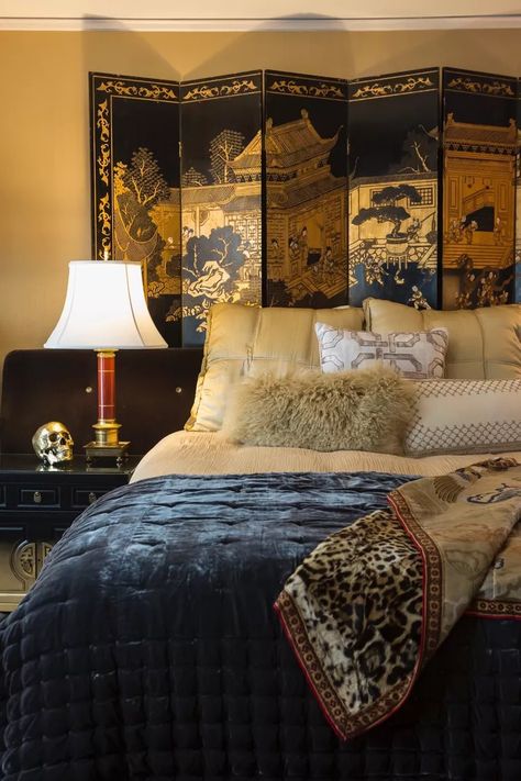 32 Maximalist Bedroom Ideas That Are Full of Character and Drama Maximalism Bedroom, Maximalist Bedroom Ideas, Asian Inspired Bedroom, Asian Bedroom Decor, Asian Bedroom, Maximalist Bedroom, Bold Bedroom, Bedroom Traditional, Art Lighting