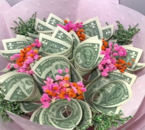 How To Make Peony Money Flower Make Flowers Out Of Money, Money Flower Arrangement, Floral Money Bouquet, Money Arrangements Ideas, Bouget Flower Money, Small Money Bouquet Graduation, How To Give Cash As A Gift, How To Make A Money Flower, Flowers Made Out Of Money