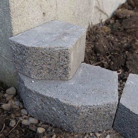 How To Lay Landscape Blocks, Garden Wall Block, Retaining Wall Bricks, Concrete Block Retaining Wall, Block Retaining Wall, Small Retaining Wall, Modern Garden Design Ideas, Retaining Wall Steps, Diy Retaining Wall