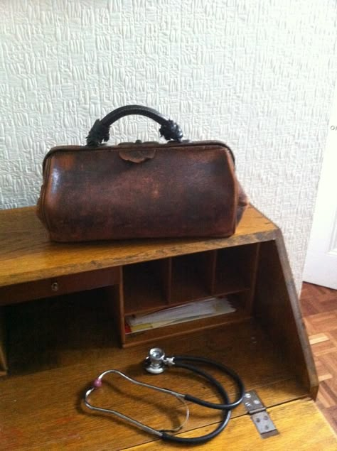 THE DOCTOR'S BAG     the blog about 19th century Medicine and Surgery       Keith Souter  aka Clay More                Rattlesnake ( Crotal... The Only One Left By Riley Sager, Wild West Doctor, Riley Sager, Medicine And Surgery, Medical Bag, Western Medicine, The Old West, Art Rock, Vintage Medical