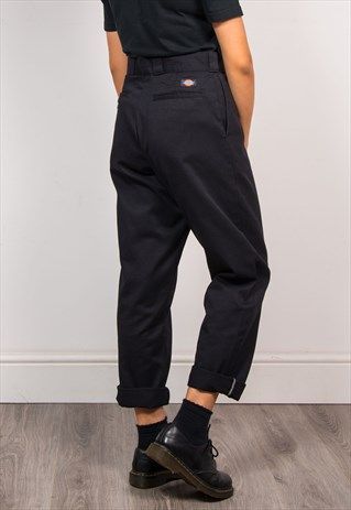 Dickies Trousers Women, Dickies Carpenter Pants Outfits Women, Dickies Trousers Outfit, Black Dickies Pants Outfits Women, Dickies Jeans Outfits Women, Dickies Style Women, Dickies Aesthetic Outfit, Black Dickies Outfit, Dickies Carpenter Pants Outfit