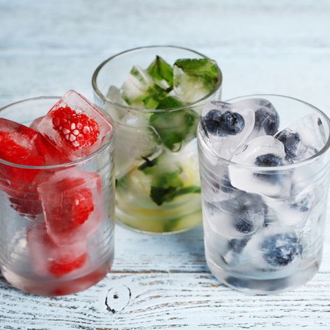 8 Ways to Perk up Your Ice Cubes Fruit Ice Cubes, Flavored Ice Cubes, Flower Ice, Flavor Ice, Fruit Ice, Ice Ice Baby, Ice Cube Trays, Fruit Infused, Frozen Fruit