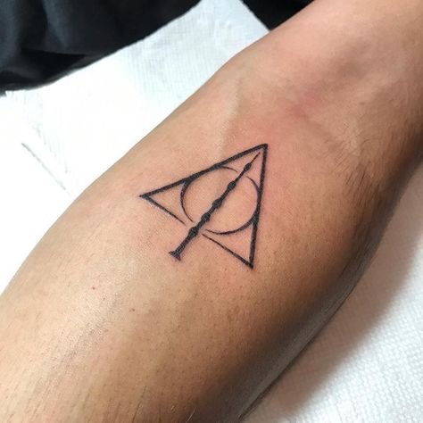 Simba Tattoo, Tiny Harry Potter Tattoos, Harry Tattoos, Diy Tattoo Permanent, Hp Tattoo, Tattoo Diy, Harry Potter Tattoos, 4 Tattoo, Harry Potter Tattoo