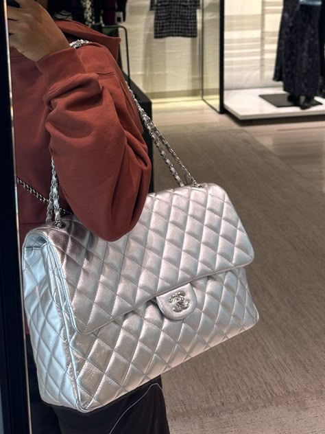 Ms. Rose on X: "Merry Christmas to me from me✨ https://t.co/iF7Kkmgyij" / X Big Chanel Bag, Baddie Checklist, Bag Wishlist, Expensive Bag, Baddie Filters, Chanel Brand, Luxury Bags Collection, Handbag Essentials, Stylish Handbags