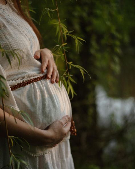 Forest Maternity Photos, Pregnant Elf, Forest Maternity Photoshoot, Moms Photoshoot, Forest Maternity Shoot, Elf Forest, Viking Aesthetic, Forest Fern, Maternity Photography Poses Outdoors