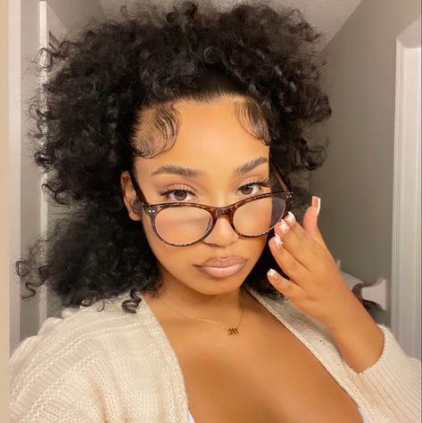 Moriah Kaelyn Outfits, Moriah Kaelyn Curly Hair, Notti Osama, Instagram Baddies, Cute Curly Hairstyles, Natural Curls Hairstyles, Hairdos For Curly Hair, Face Card, Curly Girl Hairstyles