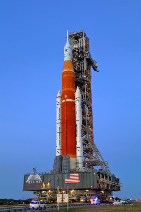 Now That is a Big Rocket. Space Launch System Rolls out to the Launch pad for a Series of Tests - Universe Today Artemis Rocket, Rabbit Hopping, Rocket Launch Pad, Nasa Artemis, Orion Spacecraft, Nasa Space Program, Space Launch System, Rocket Space, Space Launch