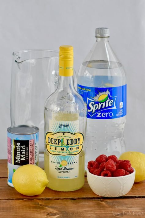 Lemon Vodka Recipes, Cranberry Vodka Punch, Pink Lemonade Punch, Easter Drinks, Vodka Sprite, Pink Lemonade Vodka, Shake Drink, Bartender Recipes, Cocktails Vodka