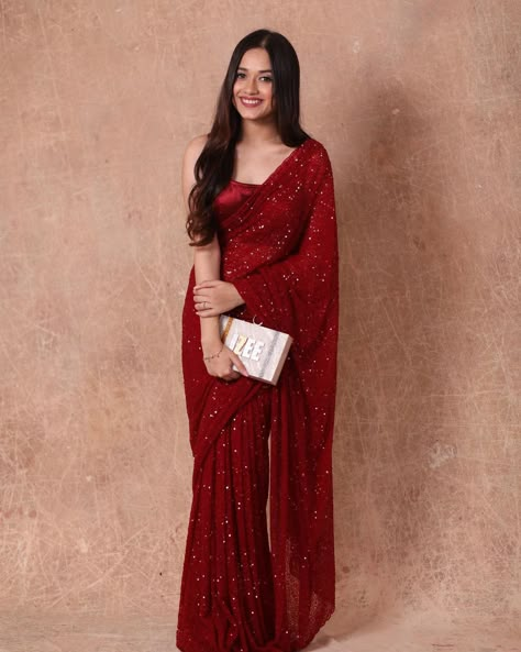 Farewell Sarees, Saree Hairstyles, Jannat Zubair Rahmani, Indian Bridesmaid Dresses, Sarees For Girls, Indian Sari Dress, Simple Saree Designs, Jannat Zubair, Fashionable Saree Blouse Designs