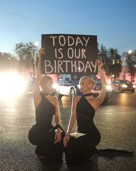 @twixi_twins birthday 🎂 Twin Sweet 16 Ideas, Twin Birthday Photoshoot Ideas, Twins Birthday Photoshoot, Sweet 16 Twins, Twin Birthday Pictures, Birthday Cake Wine, Twin Poses, Sweet 16 Photo, Twins Posing