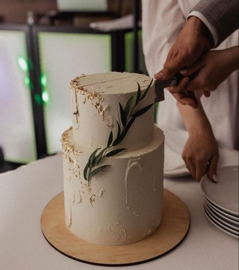 Wedding Cake Olive, Wedding Cake Greenery, Wedding Cake Simple Elegant, 2 Tier Wedding Cakes, Wedding Shower Cakes, 50th Anniversary Cakes, Wedding Cake Fresh Flowers, Mini Wedding Cakes, Daisy Cakes