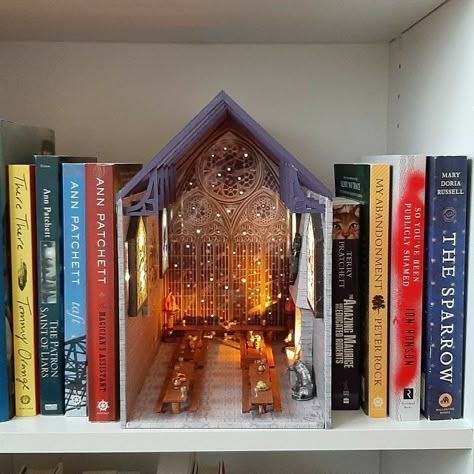 Bookshelf Inserts, Book Nook Ideas, Stile Harry Potter, Glume Harry Potter, Harry Potter Room Decor, Bookshelf Art, Buku Harry Potter, Harry Potter Book, Theme Harry Potter