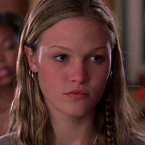 Kat Stratford, Soft Grunge Hair, 90s Grunge Hair, Julia Stiles, Septième Art, 90s Hairstyles, Grunge Hair, Aesthetic Hair, Blonde Hair Color