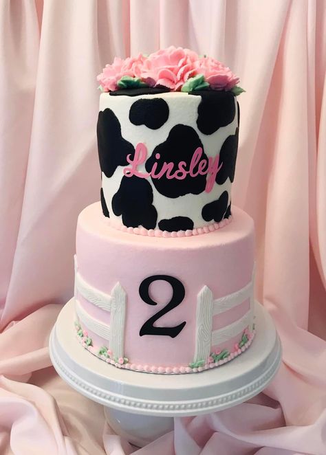 Cowgirl 2nd Birthday Cake, Cow Cakes Birthday Girl, Cow Print Cakes, Cow Birthday Cake, Baby First Birthday Themes, Cow Birthday Parties, Cow Cakes, Cow Baby Showers, Rodeo Birthday