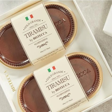 Tiramisu Packaging Design, Tiramisu Box Packaging, Tiramisu Packaging Ideas, Tiramisu Business, Dessert Box Packaging, Chocolate Cake Packaging, Tiramisu Packaging, Tiramisu Box, Cake Packaging Design