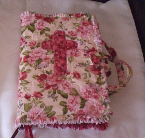 Floral Bible Cover Decorating My Bible Cover, Homemade Bible Covers, Bible Covers Diy, Bible Designs Cover, Decorating Bible Cover, Bible Scrapbooking Ideas, Prayer Journal Cover Ideas, Decorated Bible Cover, Bible Cover Diy