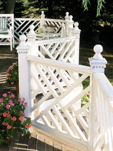 Awesome Chinese Chippendale Porch Railing. Love the way this one winds around, they are usually so straight. Reling Design, Deck Railing Design, Railing Ideas, Balcony Railing Design, Chinese Chippendale, Deck Designs, Deck Railing, Porch Railing, Balcony Railing