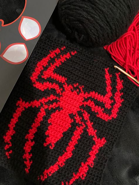 Crochet Blanket Pixel, Miles Morales Grid Pattern, Spiderman Grid, Crochet Spiderman Sweater, Spiderman Granny Square, Spiderman Pattern, Spiderman Tapestry Crochet, Spiderman Grid Pattern, Spiderman Crochet Tapestry