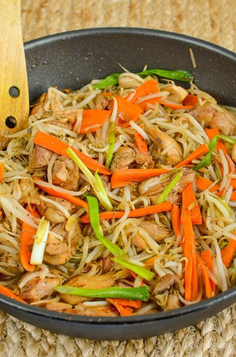 Chop Suey Recipe Chinese, Chicken Chop Suey, Chop Suey Recipe, Chicken Chow Mein Recipe, Chinese Fakeaway, Friday Meals, Bean Sprout Recipes, Chicken Chop, Chow Mein Recipe