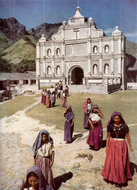 El Salvador, 1944 El Salvador Art, Salvador Culture, El Salvador Food, El Salvador Culture, Salvadorian Food, Indigenous Americans, Central American, National Geographic Photos, Latin America