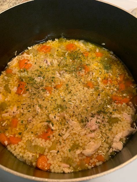 Italian Chicken Pastina Soup Ingredients: 2 tablespoons extra virgin olive oil 1 tablespoon butter 1 medium sweet onion, finely diced 4 medium carrots, peeled and sliced into 1/4 inch rounds 4 stalks celery, finely diced 4 medium cloves garlic, minced (2 tsp of jarred minced garlic works) 10 cups liquid (use a blend of […] Pastina Recipes Soup, Chicken Pastina Soup, Chicken Pastina, Chicken Pasties, Gf Soup, Fast Soup Recipes, Pastina Recipes, Pastina Soup, Chicken Potpie