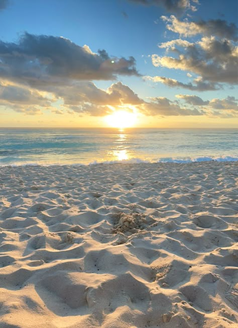 Playa sol amanecer cancun inspo Cancun Sunset, Sky Color, Beach Landscape, Sunset Pictures, Sunset Photos, Summer Pictures, Beach Vibe, Stop Motion, Beach Sunset