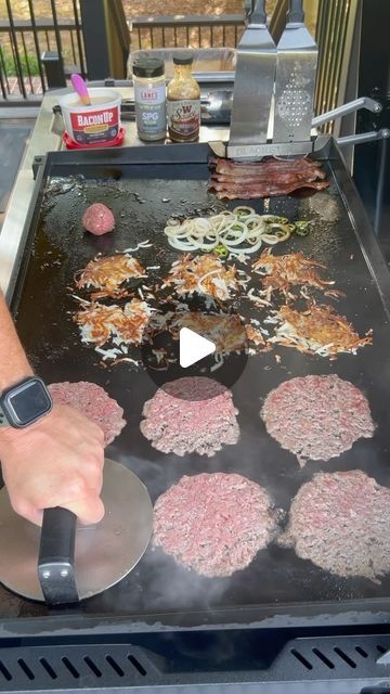 Benton Palmer on Instagram: "Have you ever had an egg on your burger?   We love smash burgers and I always like to try new toppings. These hashbrowns gave it a great crisp and the over easy fried egg helped blend all the flavors together.   Partners: LanesBBQ BaconUp  #Burger #Smashburger #Griddle #Blackstone #WeberGrills #GrilledFoods #LetsEatYall" Pepperoni Grilled Cheese, Crispy Pepperoni, Fried Egg Burger, Cheese Product, Burger Place, Smash Burger Recipe, Burger Party, Egg Burger, Smash Burgers