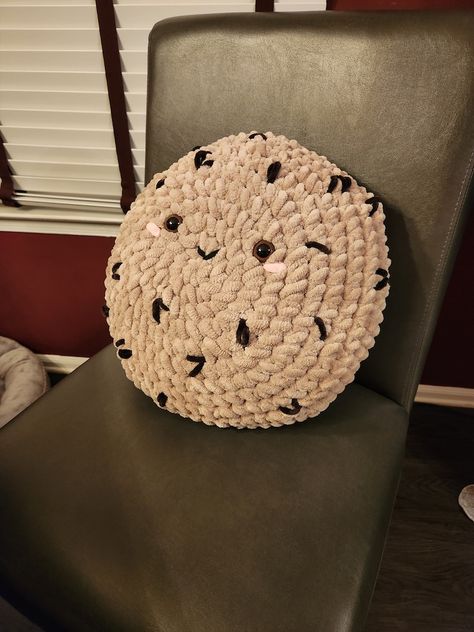 Chocolate Chip Cookie Crochet Pattern Crochet Chocolate Chip Cookie, Crochet Cookie Pillow, Cookie Crochet Pattern, Crochet Cookies, Cookie Crochet, Crochet Cookie, Cookie Aesthetic, Leggy Frog, Giant Crochet