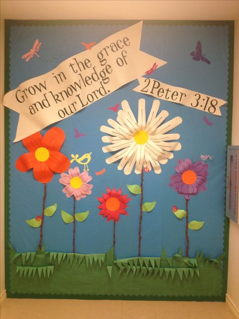 Wall board--Would be cute to add the faces of the kids in class to the center of the flowers...possibly even add petals to their flowers for attendance. Christian Themed Classrooms, Christian School Bulletin Boards, Religious Bulletin Boards, Bible Bulletin Boards, Spring Classroom Door, Christian Classroom, Christian Bulletin Boards, Sunday School Decorations, Sunday School Rooms