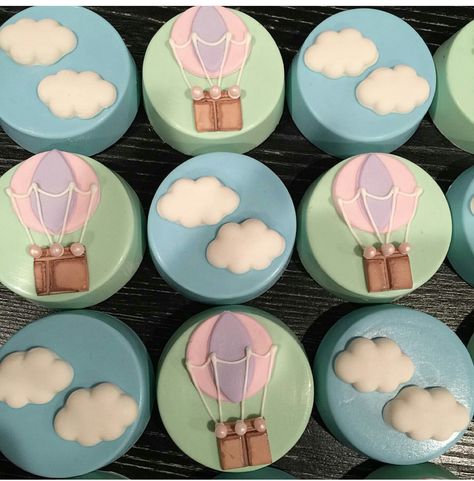 Hot Air Balloon Treats, Hot Air Balloon Cake Pops, Hot Air Balloon Cupcakes, Hot Air Ballon Party, Decorated Oreos, Hot Air Balloon Cookies, French Baby Shower, Oreo Treats, Hot Air Balloon Cake