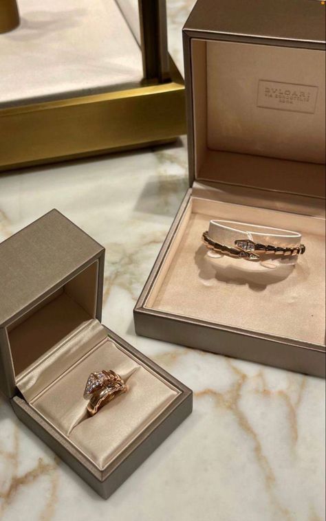 Bvlgari Jewelry Set, Bulgari Jewelry, Bvlgari Jewelry, Diamond Jewelry Set, Expensive Jewelry Luxury, Luxe Jewelry, Jewelry Accessories Ideas, Classy Jewelry, Expensive Jewelry