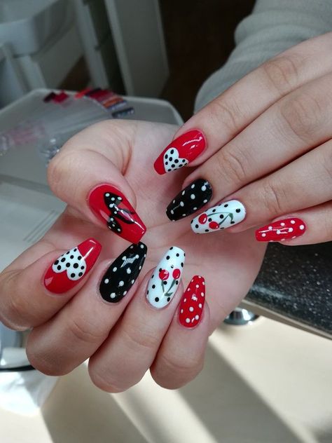 Retro Nails 50s, 50s Nail Art, Retro Nail Art Design, Grease Inspired Nails, Rockabilly Nail Art, 50s Nails 1950s, 50s Style Nails, 50s Inspired Nails, Pinup Nails Vintage Style