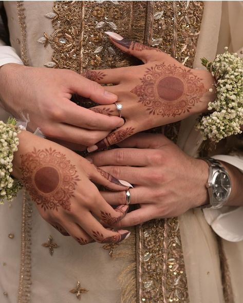 #aesthetic #halal #marriage #wannajumpfromthebuilding Wedding Couples Aesthetic, Wedding Ideas Desi, Hand Photos Couple, Indian Marriage Aesthetic, Desi Wedding Ideas, Nikaah Aesthetics, Marriage Couple Photography, Halal Marriage, Shadi Aesthetic