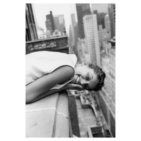 Laura Margaret Stoloff on Instagram: “Nothing else to do but smile #90s #laetitiacasta” Rooftop Photoshoot, Nyc Photoshoot, Laetitia Casta, Black And White Photograph, French Actress, French Women, Jolie Photo, Street Photo, Artistic Photography